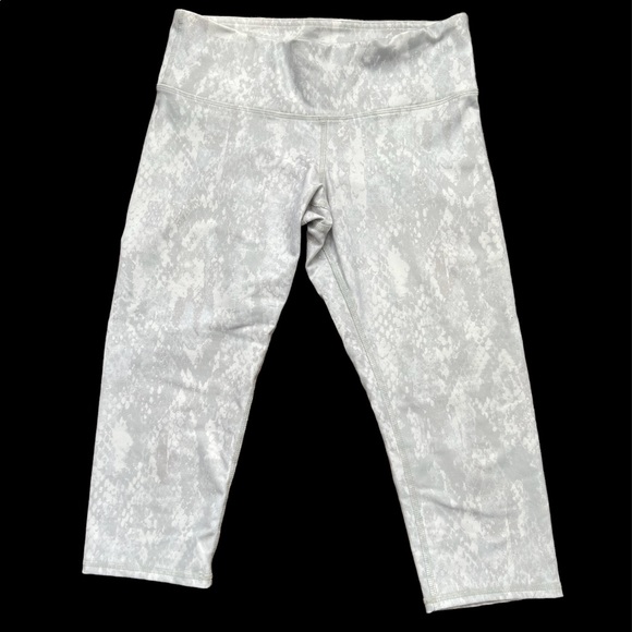 ALO Yoga Pants - Alo Yoga leggings white snake print